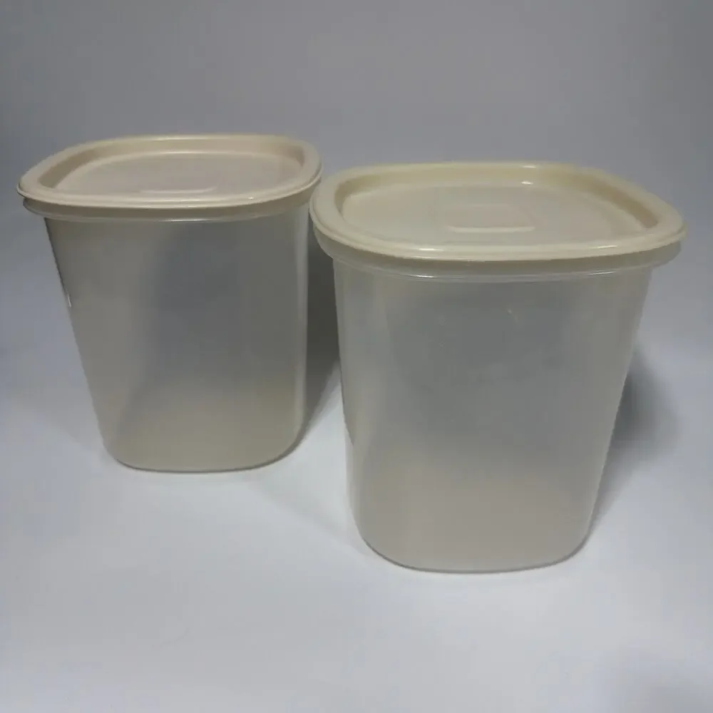 Set 2 Rubbermaid #6 Servin Saver Square 12 Cup Storage Canisters Almond Lids